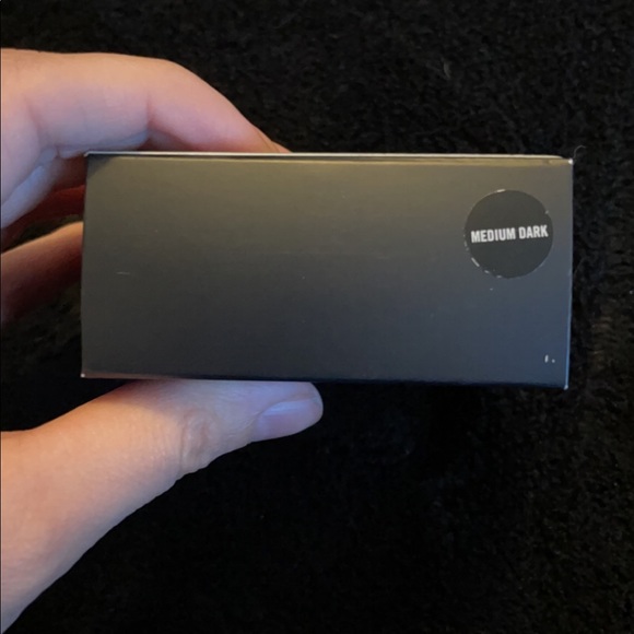 MAC STUDIO FIX PERFECTING POWDER *MEDIUM DARK* - Picture 2 of 2